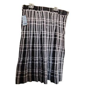 Leslie Fay Black and White Plaid Wool Skirt, Size 18 NWT